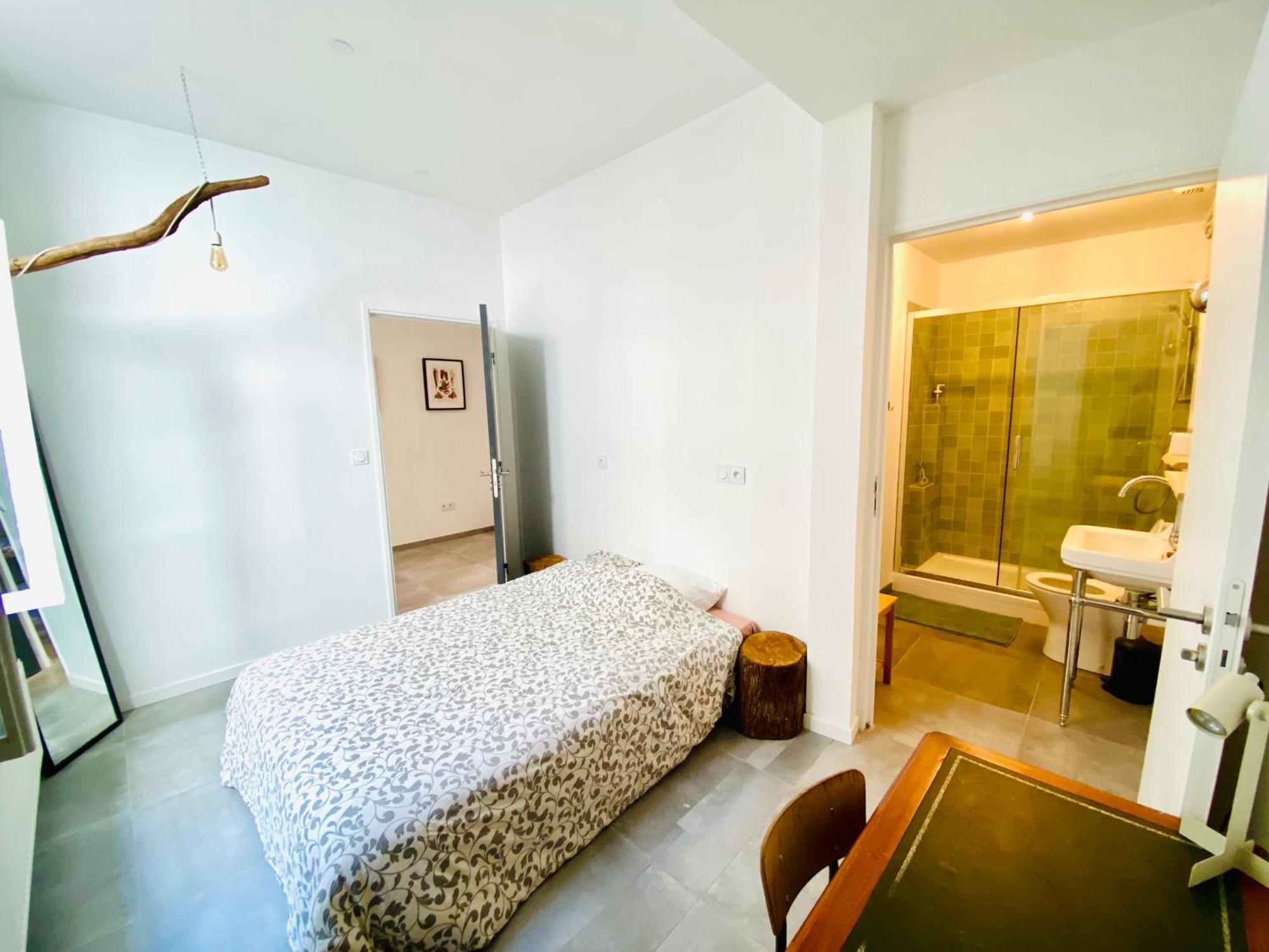 Oasis Urbaine - Spacieux Et Calme Avec Patio ลีลล์ ภายนอก รูปภาพ