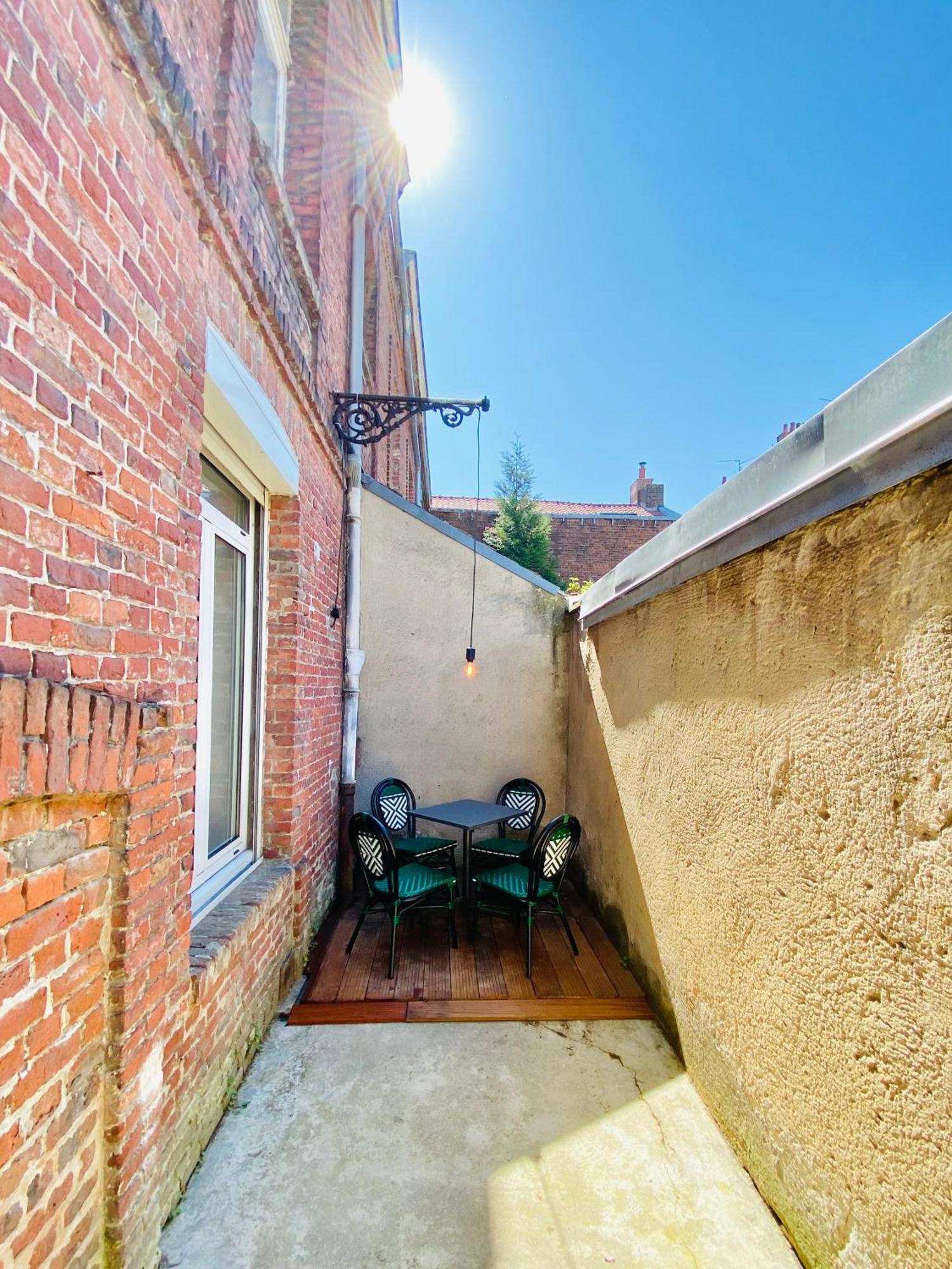 Oasis Urbaine - Spacieux Et Calme Avec Patio ลีลล์ ภายนอก รูปภาพ